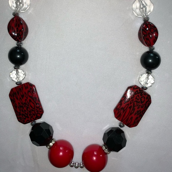 Very Elegant Statement Necklace - Black and Red - Picture 2 of 5